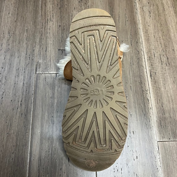 Ugg Women’s Mini Bailey Button Chestnut - Picture 5 of 6